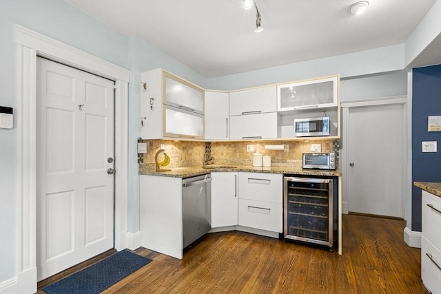 bar with wine cooler, stainless steel appliances, tasteful backsplash, and dark wood finished floors