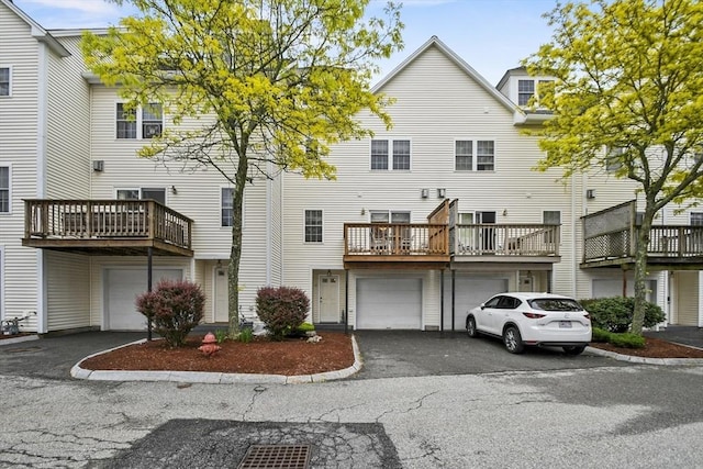 view of front facade featuring an attached garage and driveway