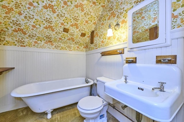 92 Dean Rd, Brookline, MA 02445 - full bath featuring a wainscoted wall, a soaking tub, wallpapered walls, and toilet