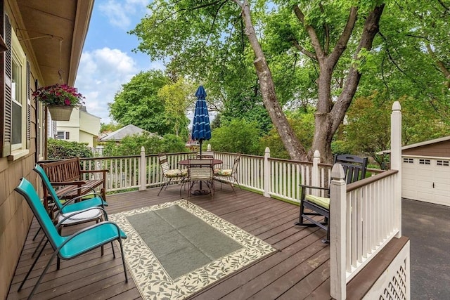 deck with outdoor dining area