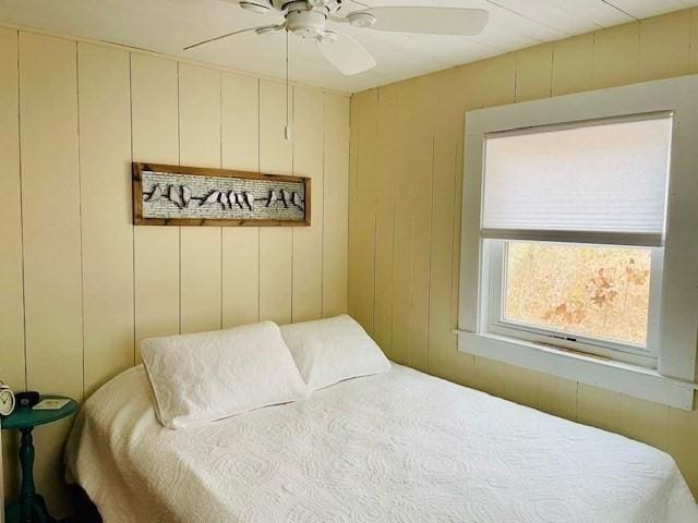 bedroom with a ceiling fan