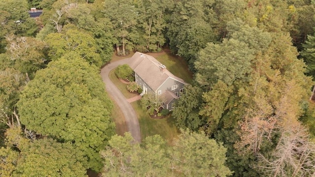 bird's eye view with a wooded view