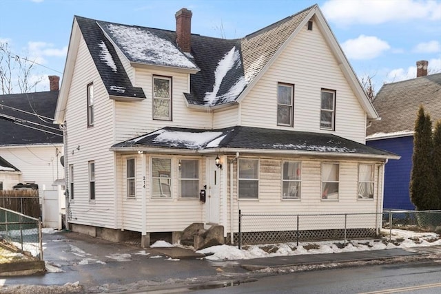 view of front of property