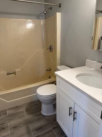 305 Pine St Unit 18, Lowell, MA 01851 - full bath featuring  shower combination, toilet, and vanity