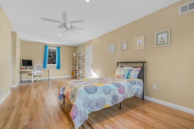 bedroom featuring visible vents, baseboards, recessed lighting, wood finished floors, and a ceiling fan