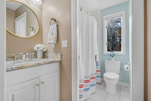 full bath featuring tile patterned floors, a shower with curtain, toilet, baseboards, and vanity