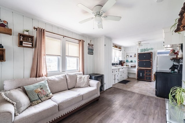 living area with light wood finished floors and a ceiling fan