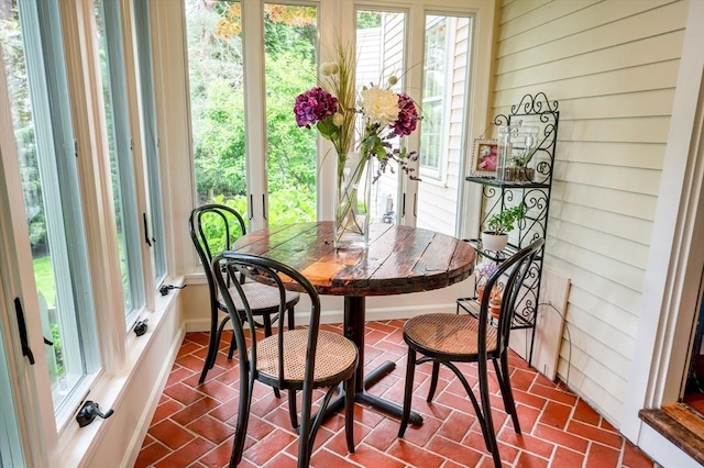 9 Mohawk Rd, Marblehead, MA 01945 - view of sunroom / solarium