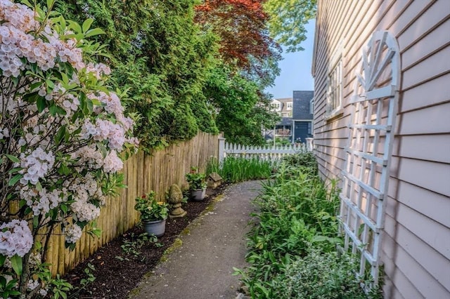 9 Mohawk Rd, Marblehead, MA 01945 - view of yard