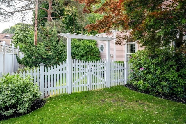 9 Mohawk Rd, Marblehead, MA 01945 - view of gate