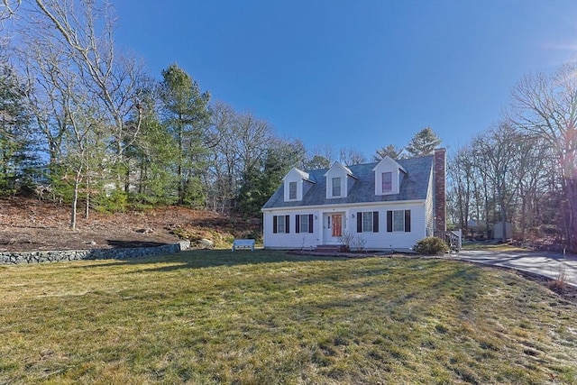 cape cod-style house featuring a front lawn