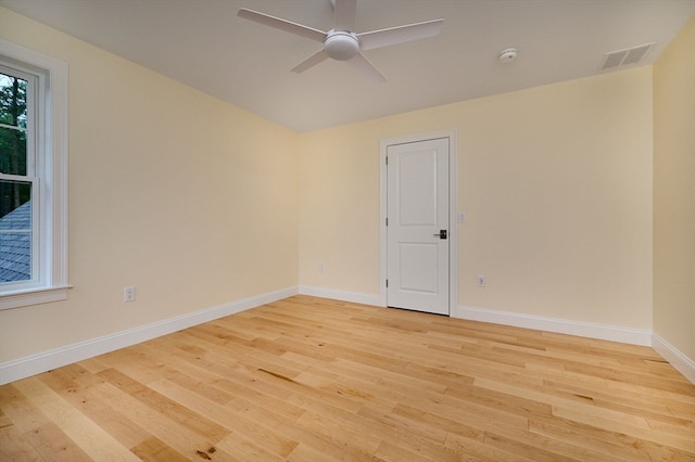 unfurnished room featuring light wood-type flooring and ceiling fan