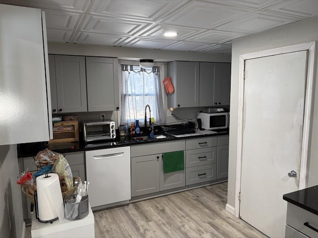 kitchen featuring gray cabinets, an ornate ceiling, stainless steel appliances, and a sink