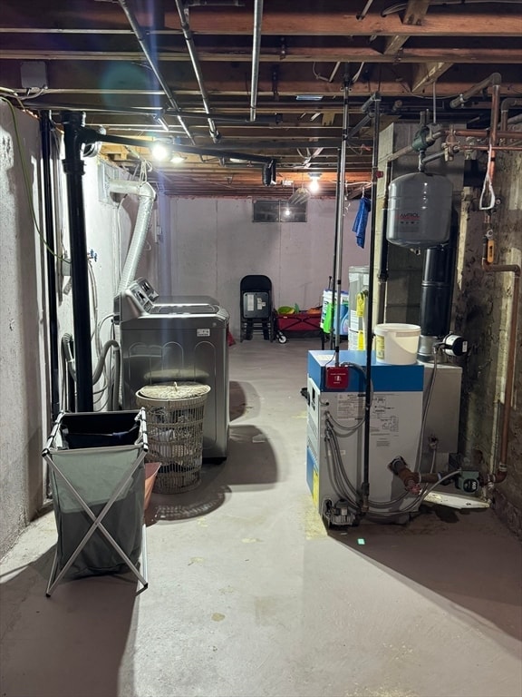 basement featuring washer and clothes dryer