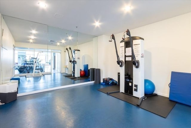 workout area featuring baseboards