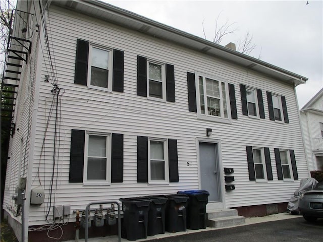view of front facade featuring entry steps