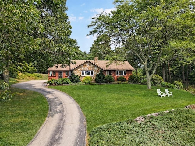 ranch-style home with a front lawn