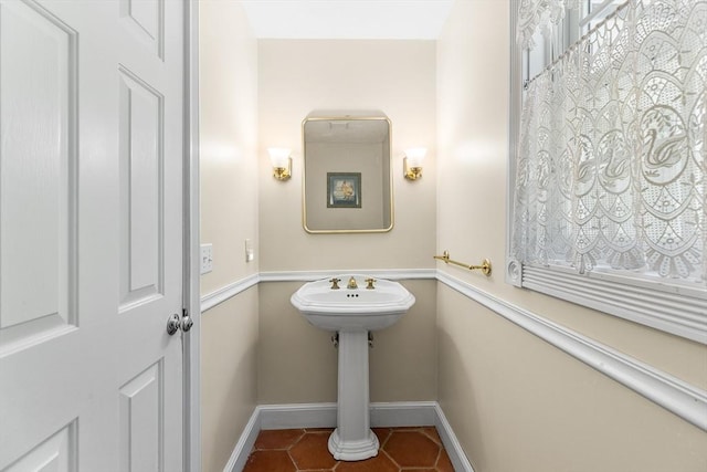 160 Woodland Mead, Hamilton, MA 01982 - bathroom featuring baseboards and tile patterned flooring