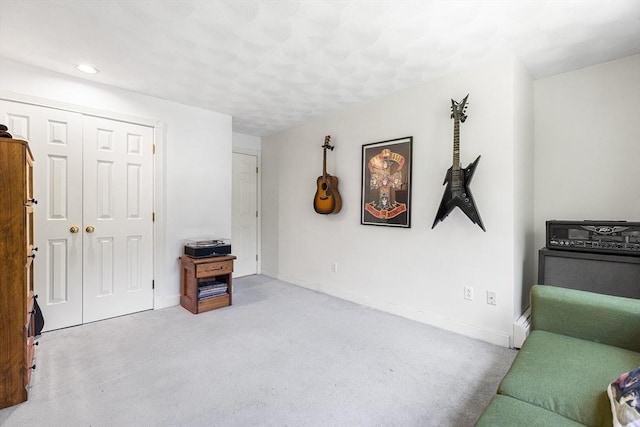 160 Woodland Mead, Hamilton, MA 01982 - living room with carpet, baseboards, and recessed lighting