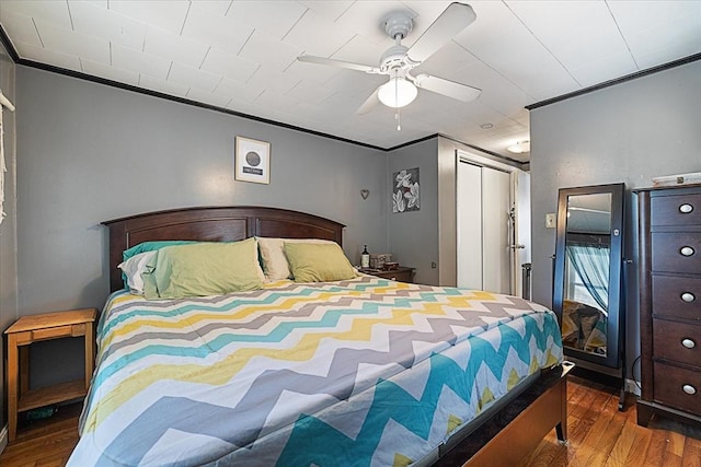 85 Pinehurst Ave, Auburn, MA 01501 - bedroom featuring wood finished floors, a closet, crown molding, and a ceiling fan