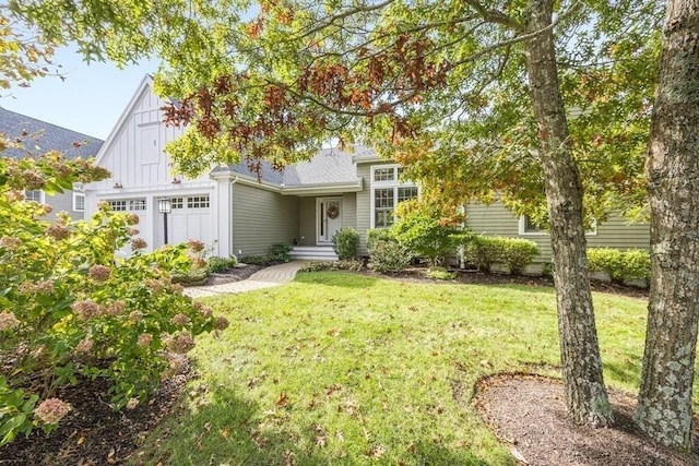 view of front of house featuring a front yard