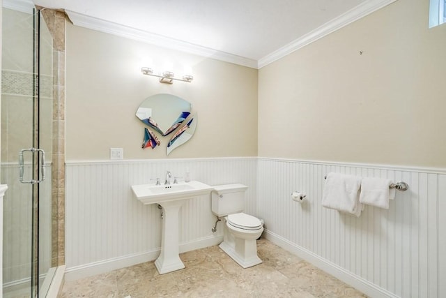 bathroom with toilet, an enclosed shower, and ornamental molding