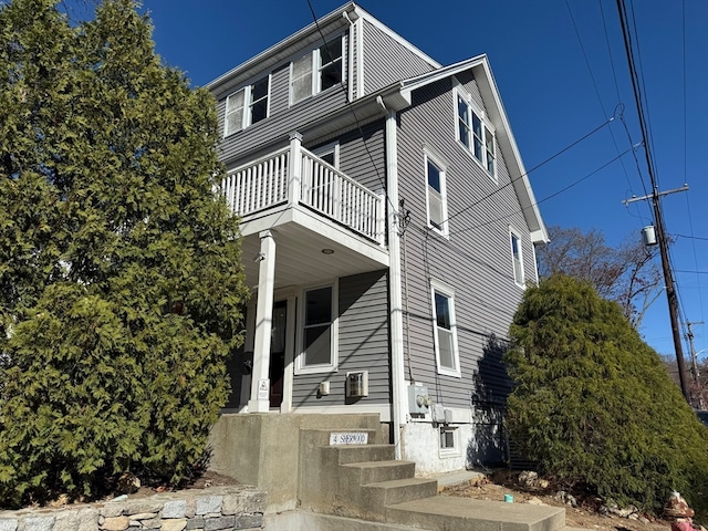 view of front facade with a balcony