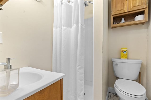 bathroom featuring curtained shower, toilet, and vanity