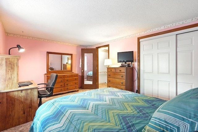 116 Corey Colonial Unit 116, Agawam, MA 01001 - bedroom featuring a textured ceiling and a closet