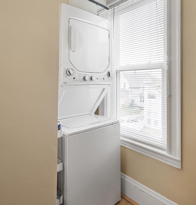1 Elwood St, Everett, MA 02149 - washroom featuring stacked washer / drying machine