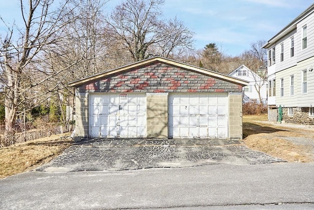 view of detached garage