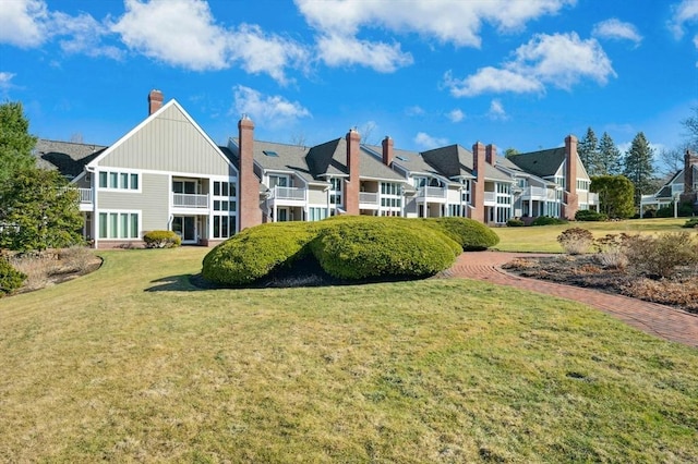 view of community featuring a yard and a residential view