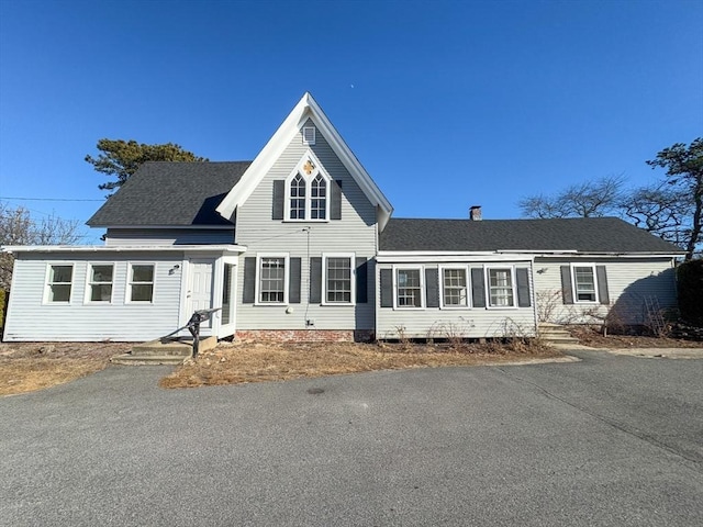 view of front property