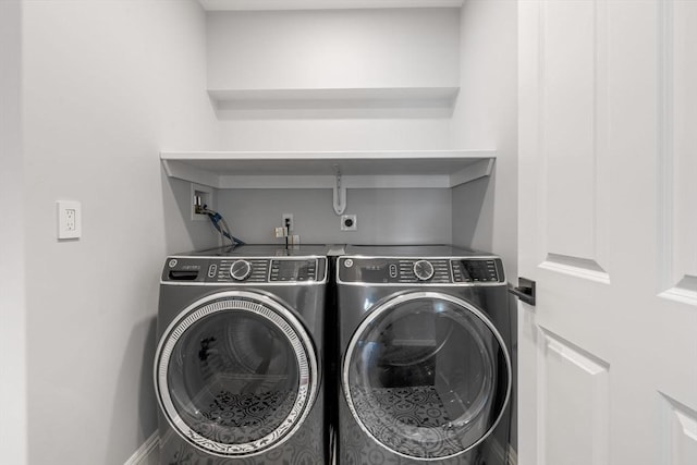 8 Whispering Hill Rd, Woburn, MA 01801 - laundry area featuring washing machine and clothes dryer
