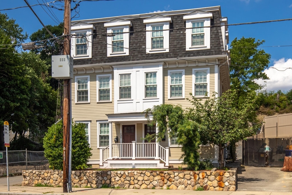 view of front of house with covered porch