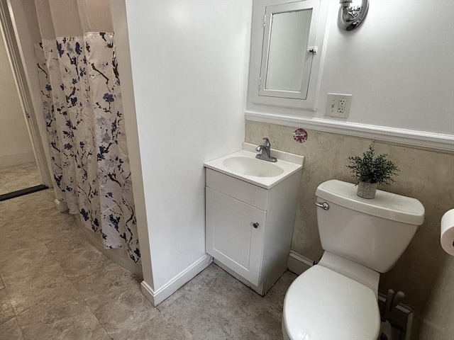 bathroom featuring toilet, a shower with curtain, and vanity