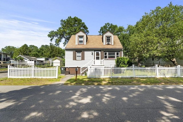 20 King St, Wilmington, MA 01887 - new england style home with a fenced front yard