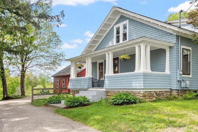 49 Maple St, Oakham, MA 01068 - view of front of home with covered porch and a front lawn