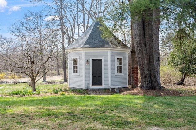 view of outbuilding featuring an outbuilding
