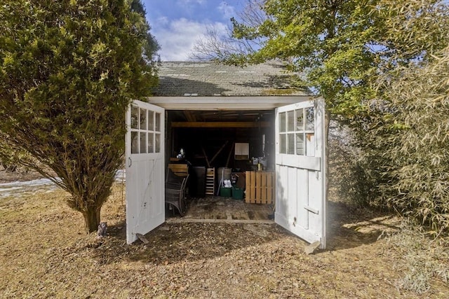 view of outdoor structure with an outbuilding