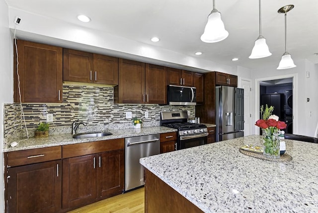 15 Queen Isabella Way Unit 15, Ashland, MA 01721 - kitchen featuring appliances with stainless steel finishes, a sink, hanging light fixtures, backsplash, and recessed lighting