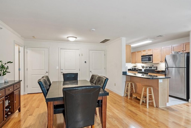 1818 Main St Unit 307, Holden, MA 01522 - dining room with light wood-style floors, ornamental molding, and baseboards