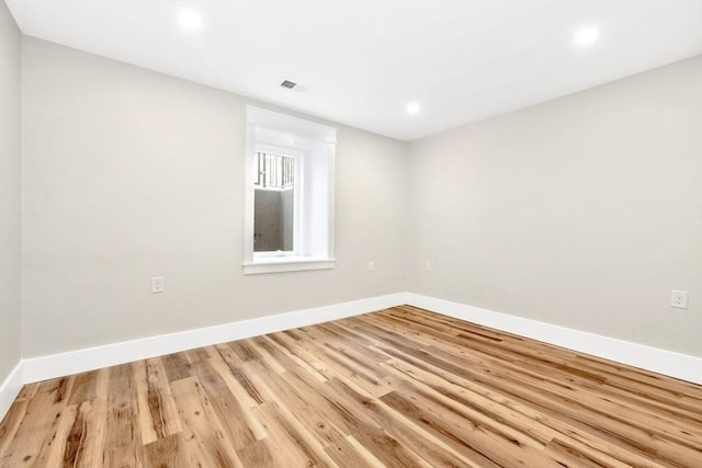 unfurnished room with light wood finished floors, visible vents, baseboards, and recessed lighting