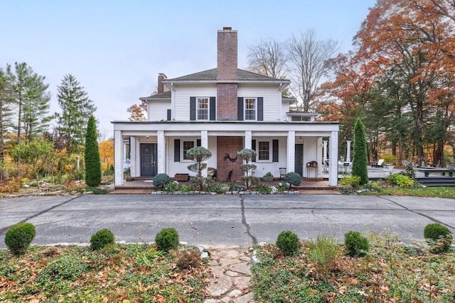 view of front facade with a porch