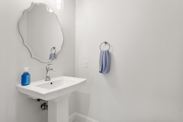bathroom with baseboards
