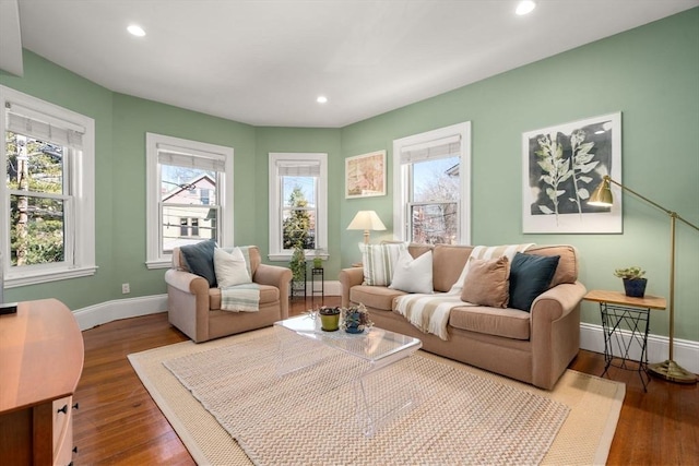 living area featuring recessed lighting, baseboards, and wood finished floors