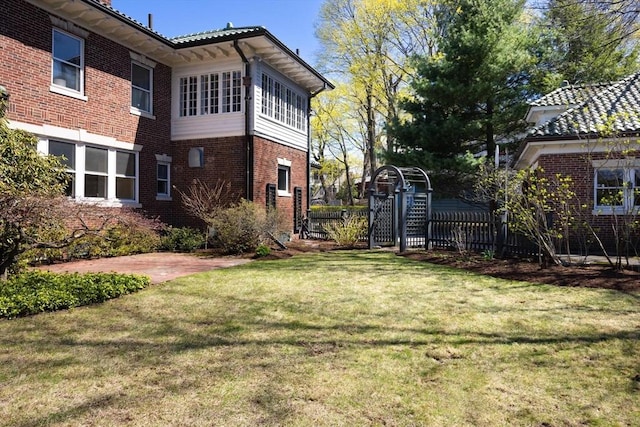 87 Crowninshield Rd, Brookline, MA 02446 - view of yard with fence