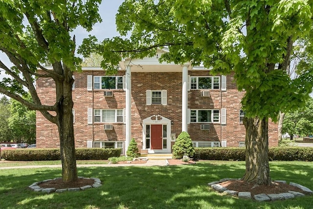view of front of house with a front lawn and brick siding