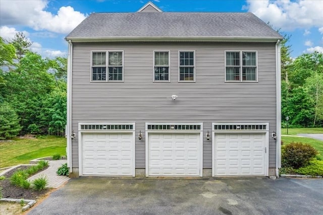 138 Saddleworth Way, Middleboro, MA 02346 - view of side of property with driveway