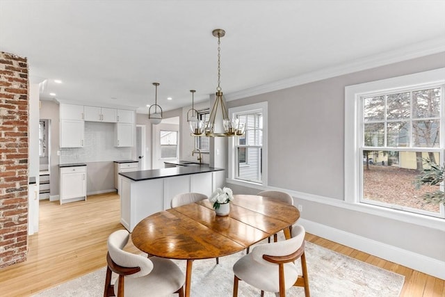 dining space featuring recessed lighting, light wood-style floors, ornamental molding, a chandelier, and baseboards